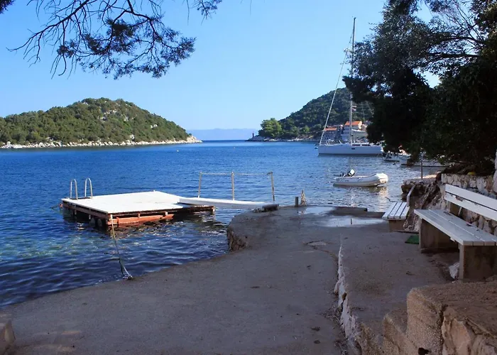 And By The Sea Zaklopatica, - 8339 招待所