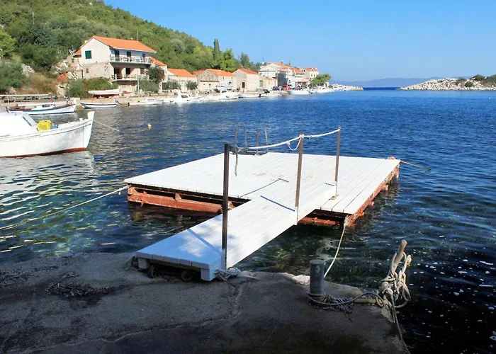 And By The Sea Zaklopatica, - 8339 3*