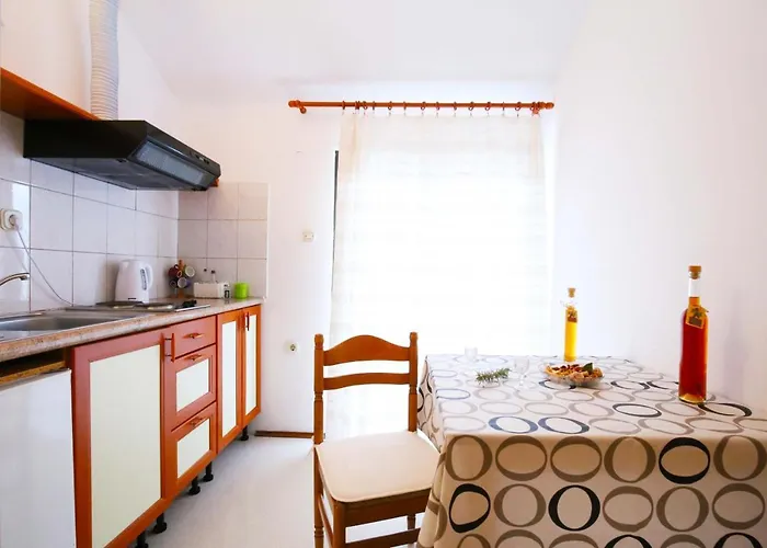 招待所 And By The Sea Zaklopatica, - 8339 3*