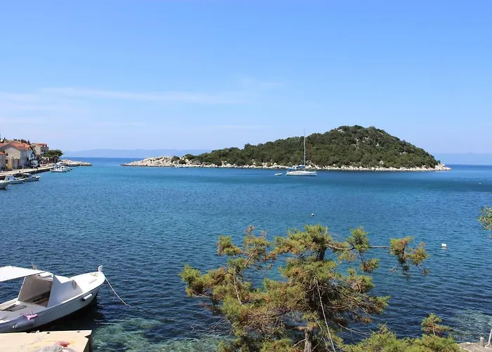 And By The Sea Zaklopatica, - 8339 3* Lastovo