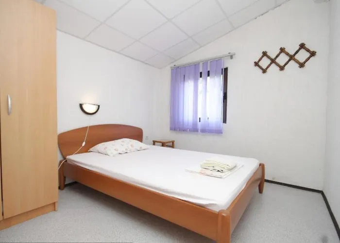 And By The Sea Zaklopatica, - 8339 3* Lastovo