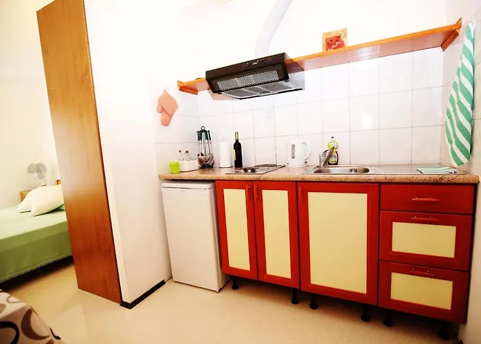 And By The Sea Zaklopatica, - 8339 招待所