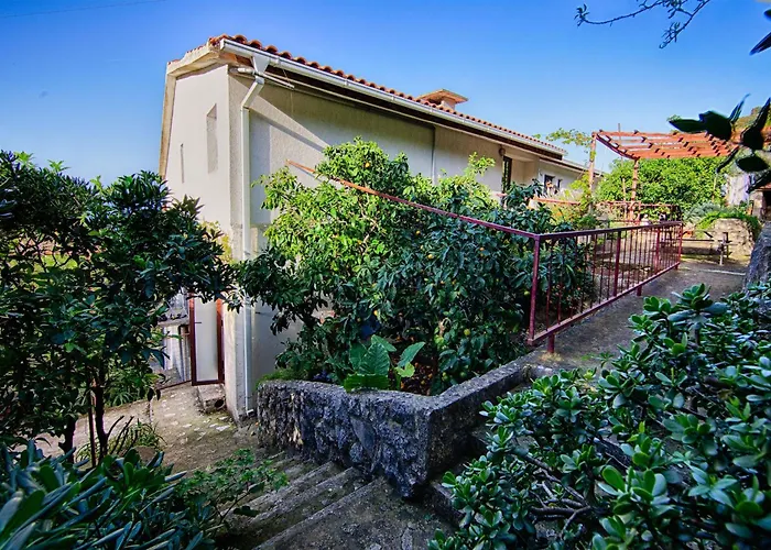 招待所 And By The Sea Zaklopatica, - 8339 3*